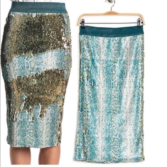 💥Le superbe  festive skirt💥 size Small and Medium, NWT - Picture 2 of 5